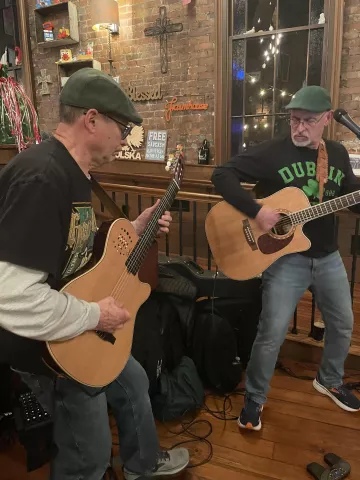 Strummerz in Concert